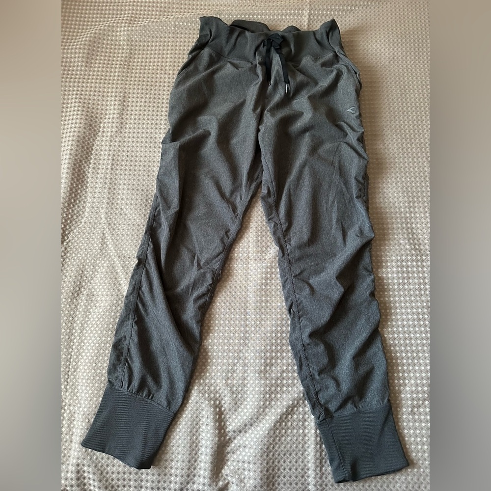 🍉Gray Athletic Pants L GUC similar to Lululemon studio pants ribbed cuffs